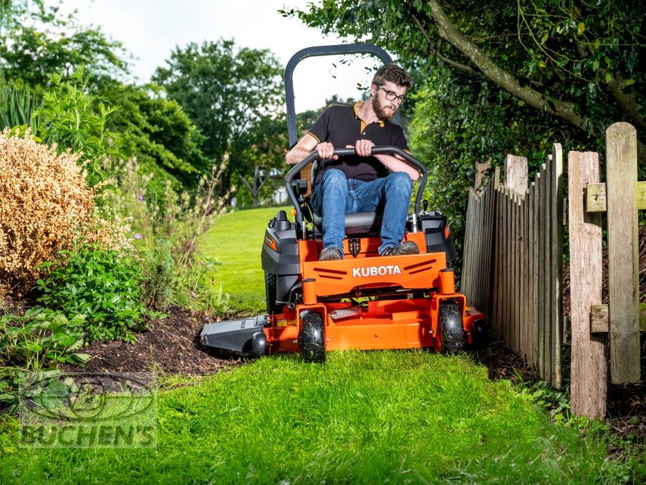 Sitzrasenmäher of the type Kubota Z1-421, Neumaschine in Olpe (Picture 12)