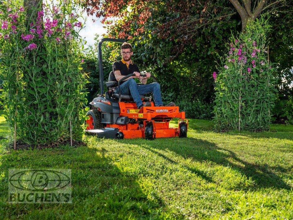 Sitzrasenmäher of the type Kubota Z1-421, Neumaschine in Olpe (Picture 17)