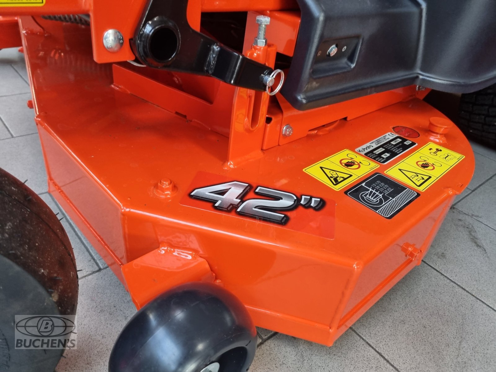 Sitzrasenmäher of the type Kubota Z1-421, Neumaschine in Olpe (Picture 20)