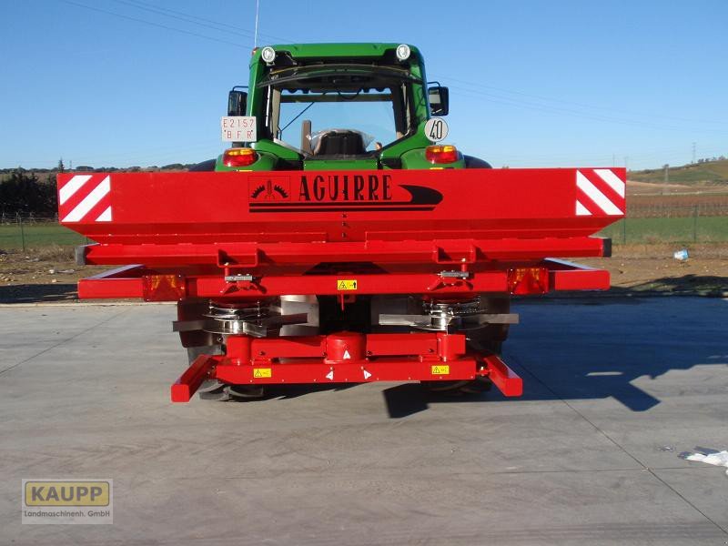 Düngerstreuer of the type AGUIRRE DP 44, Neumaschine in Schwindegg (Picture 2)
