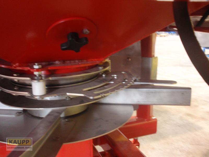 Düngerstreuer of the type AGUIRRE DP 44, Neumaschine in Schwindegg (Picture 3)