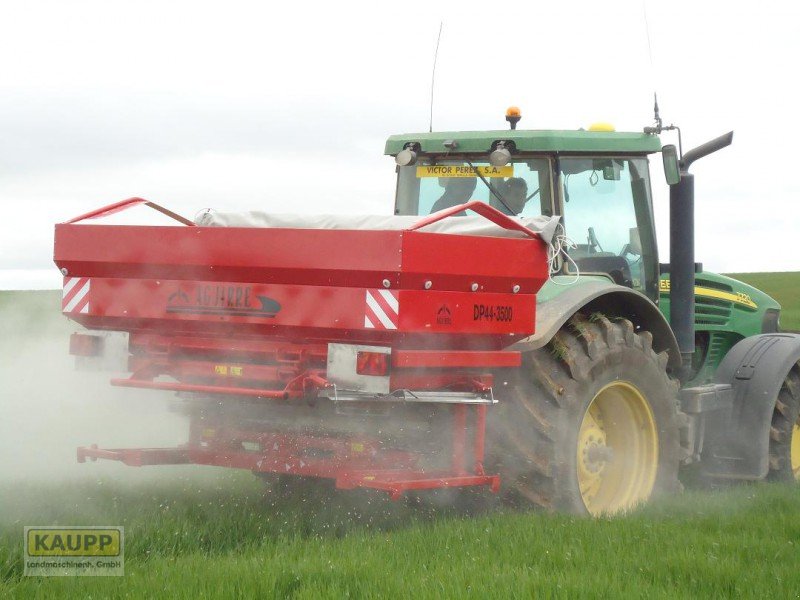Düngerstreuer of the type AGUIRRE DP 44, Neumaschine in Schwindegg (Picture 1)
