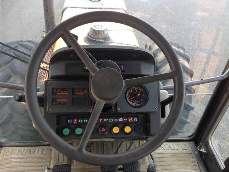 renault 110-54 tx tracteur  86170 neuville en poitou