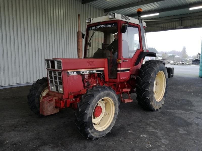 Case IH 845 XL Tractor