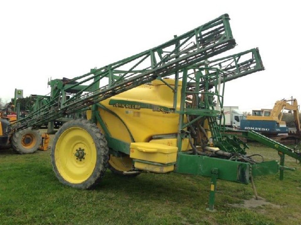 Feldspritze типа John Deere 824 SE, Gebrauchtmaschine в ARLES (Фотография 3)