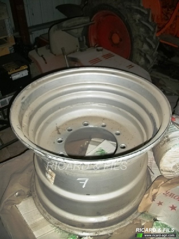 Sonstige Räder & Reifen & Felgen типа Titan Jantes 21W20 10 trous Titan, Gebrauchtmaschine в LA SOUTERRAINE (Фотография 1)