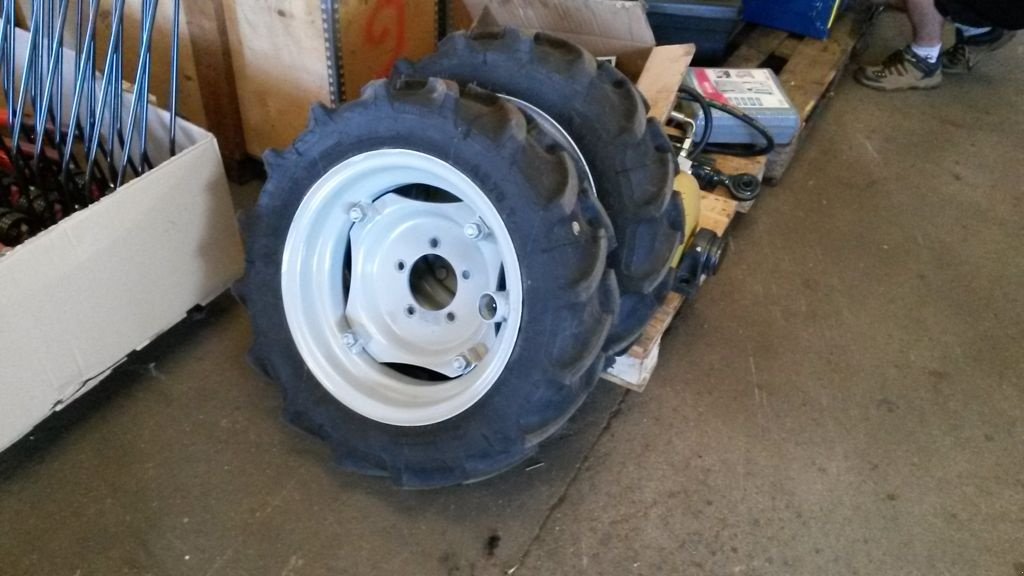 Reifen Türe ait Continental AC 70 T, Gebrauchtmaschine içinde CIVENS (resim 1)