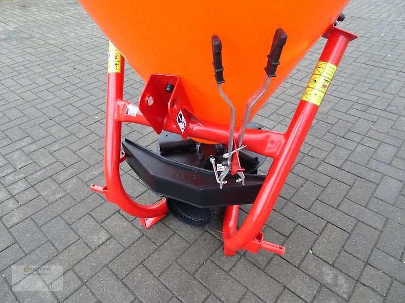 Schneepflug van het type Dexwal Salzstreuer Düngerstreuer Streuer Trichterstreuer 500 Liter, Neumaschine in Osterweddingen / Magdeburg (Foto 2)