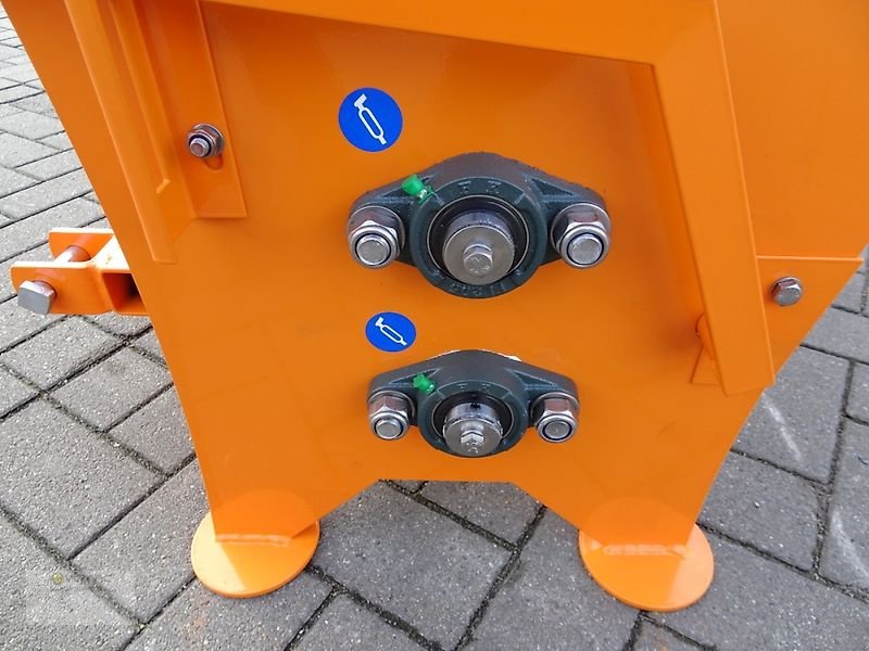 Schneepflug van het type Bellon Mit 120cm Kastenstreuer Walzenstreuer Streuer Winterdienst NEU, Neumaschine in Osterweddingen / Magdeburg (Foto 12)