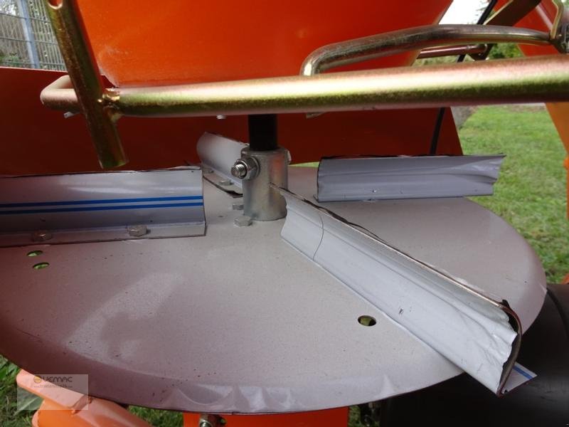 Schneepflug des Typs Vemac Profi 200 Liter Streuer Salzstreuer hydraulisch Neu, Neumaschine in Sülzetal OT Osterweddingen (Bild 13)