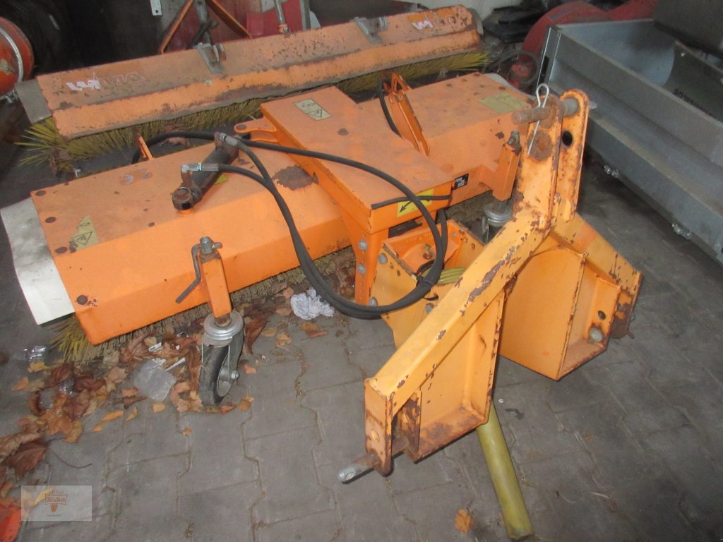 Kehrmaschine of the type Wiedenmann Combi Clean 2350, Gebrauchtmaschine in Remchingen (Picture 1)