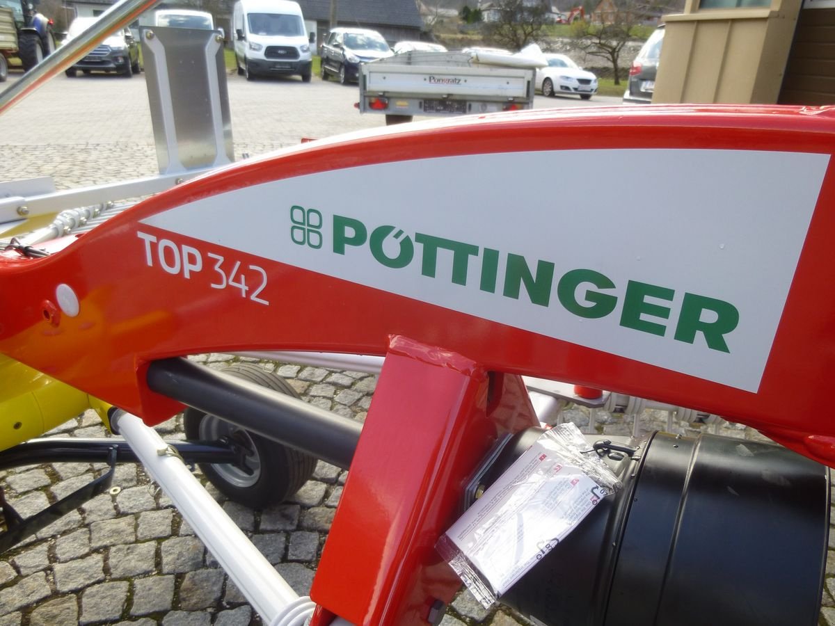 Schwader des Typs Pöttinger TOP 342 Frühbezugsaktion, Neumaschine in Ebensee (Bild 20)