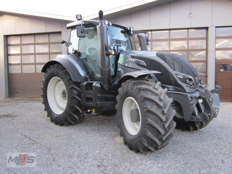 Traktor des Typs Valtra T214 Direct, Vorführmaschine in Engen-Welschingen (Bild 1)