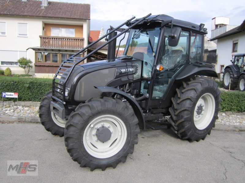 Traktor of the type Valtra A93, Neumaschine in Engen (Picture 1)