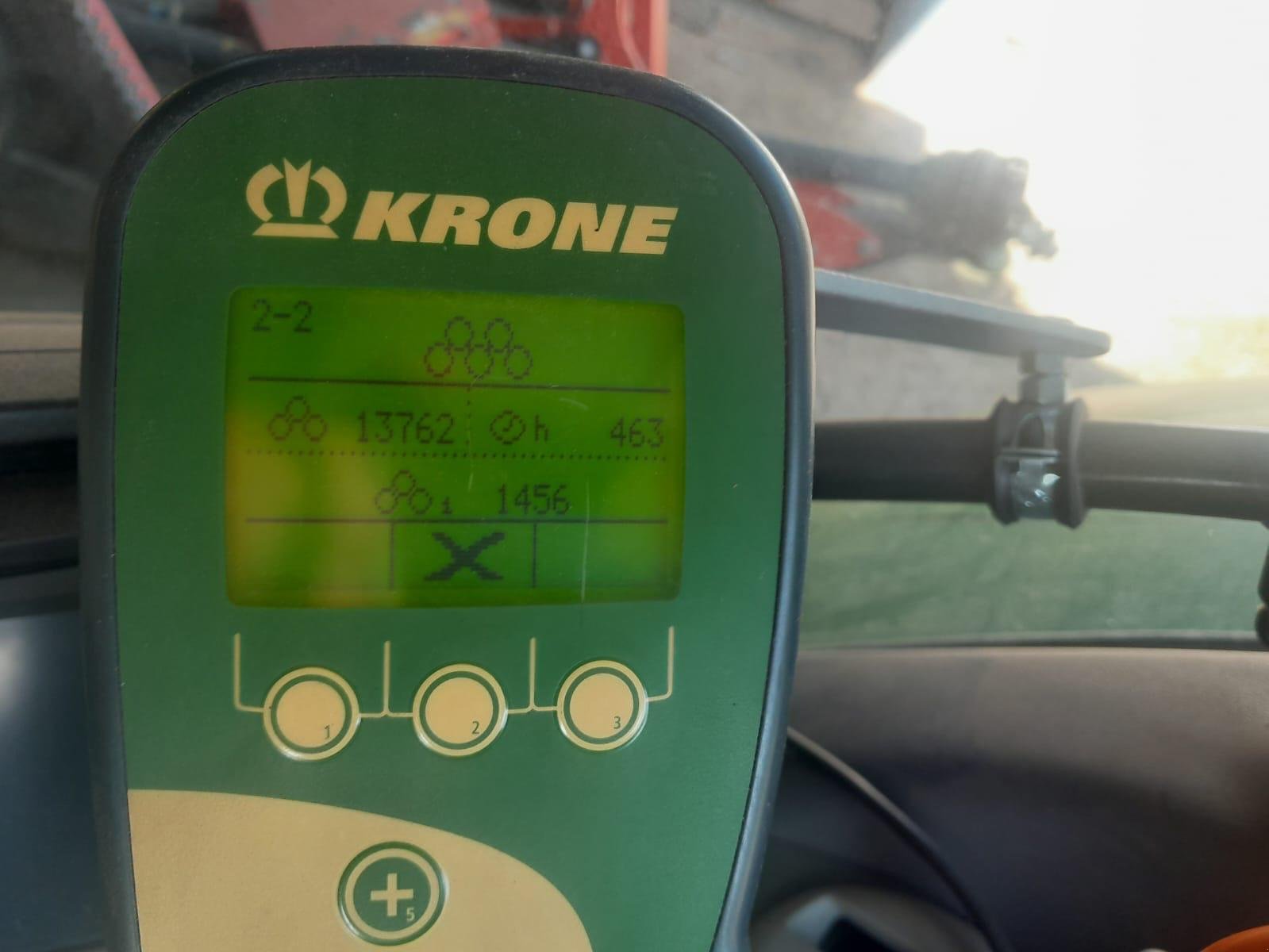 Rundballenpresse Türe ait Krone Comprima V 150 XC, Gebrauchtmaschine içinde Ostrava - Polanka (resim 2)