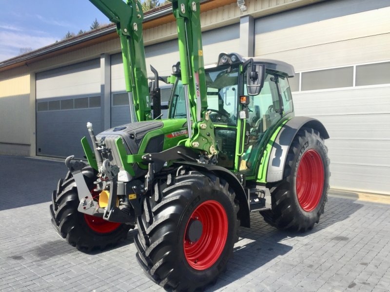 Traktor des Typs Fendt 211 Vario S3 mit Frontlader, Vollausstattung, Ausstellungsmaschine, Gebrauchtmaschine in Weigendorf (Bild 1)
