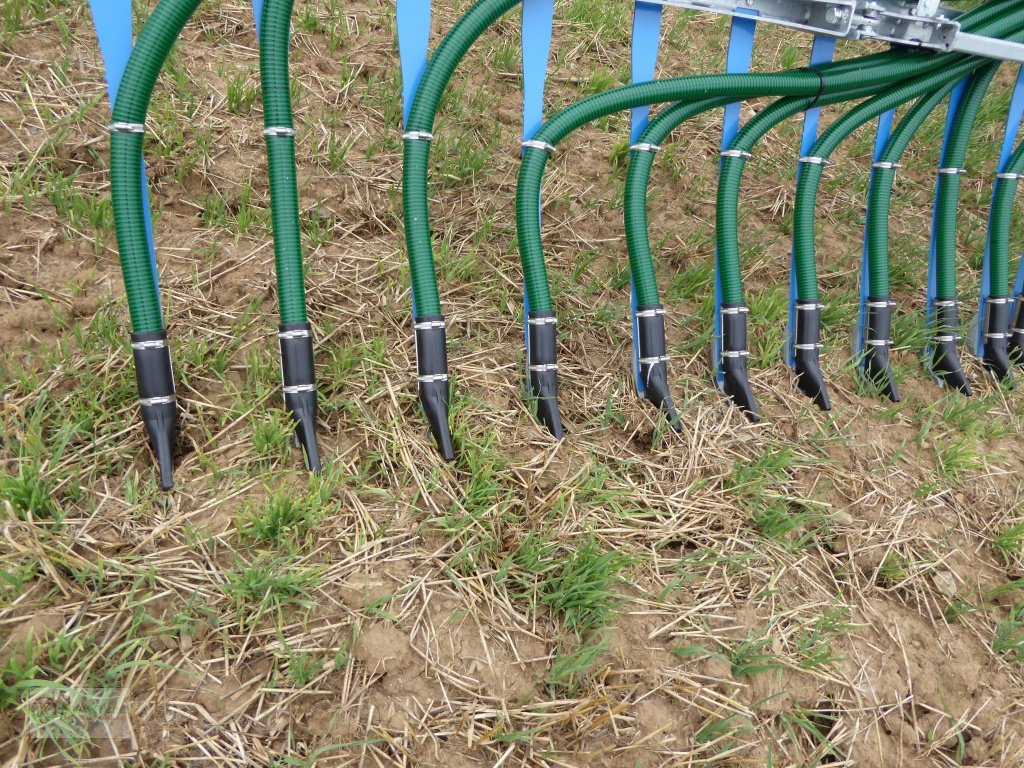 Gülleverteiltechnik of the type Bomech Speedy 15, Neumaschine in Biebelried (Picture 3)