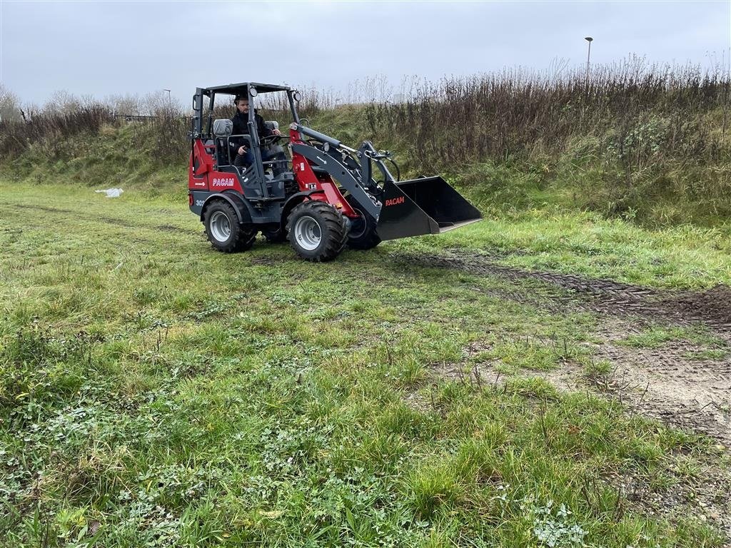 Kompaktlader типа Sonstige 3025 Foldbar bøjle, Gebrauchtmaschine в Herning (Фотография 18)