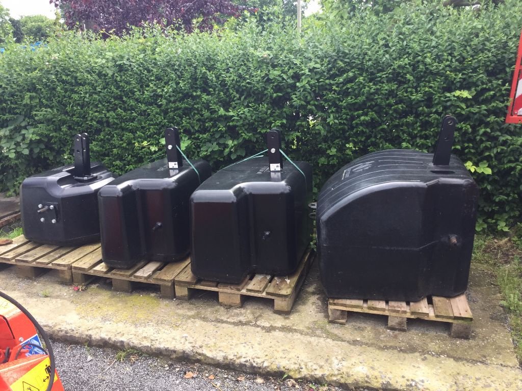 Sonstige Traktorteile typu Avant masse de 900 a 1500kg, Gebrauchtmaschine v HORION HOZEMONT (Obrázek 1)