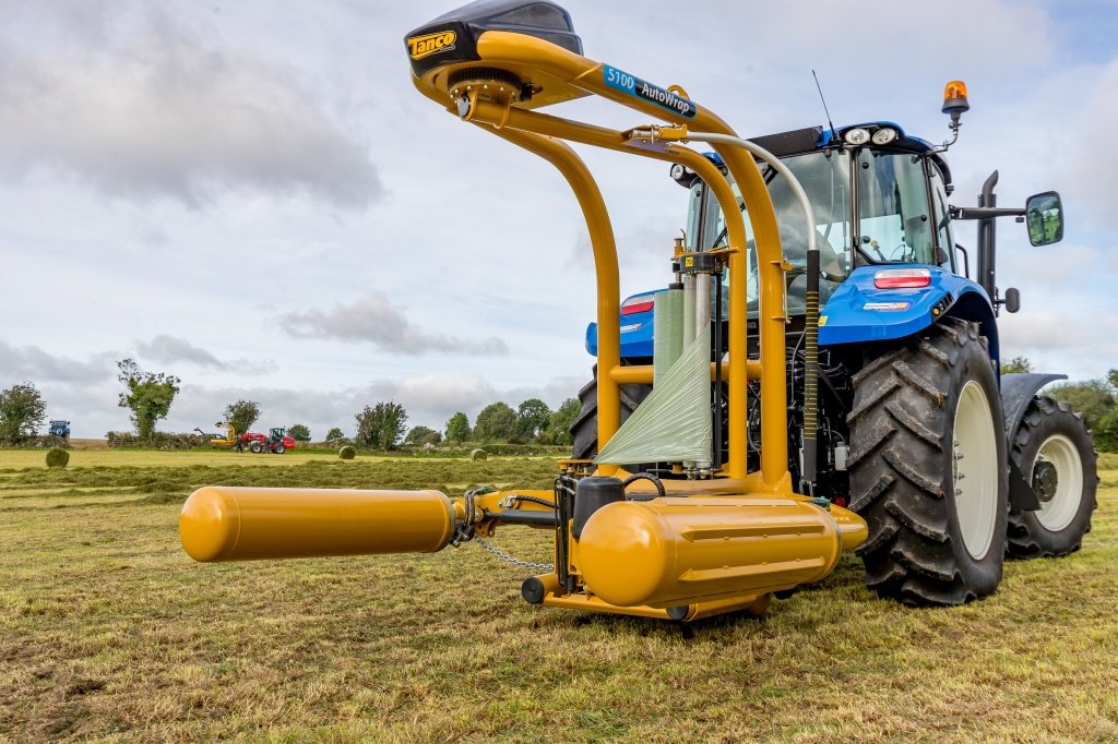 Ballenwickler of the type Tanco S100 AutoWrap, Neuauflage des 1310 EH/1300 Serie, Neumaschine in Wiesbaden (Picture 2)