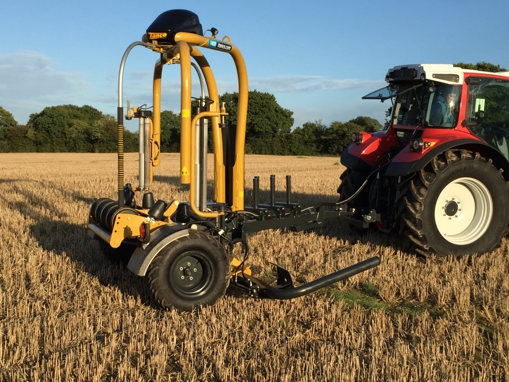 Ballenwickler of the type Tanco 1400 V - Wickeln in Höchstgeschwindigkeit, Neumaschine in Wiesbaden (Picture 8)
