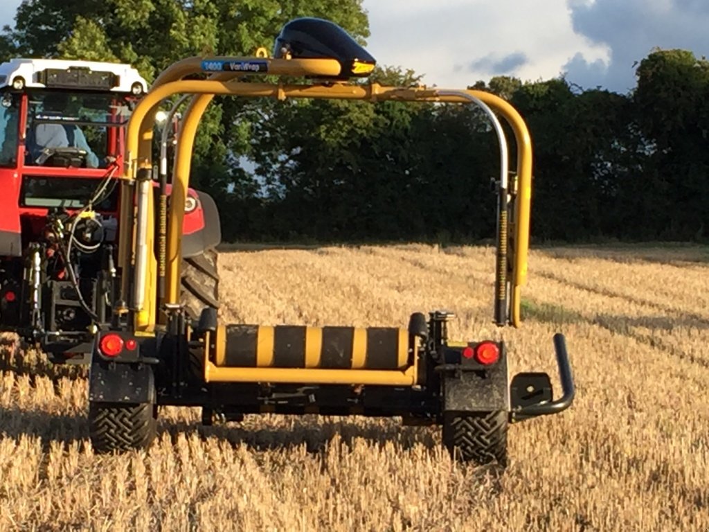 Ballenwickler of the type Tanco 1400 V - Wickeln in Höchstgeschwindigkeit, Neumaschine in Wiesbaden (Picture 12)