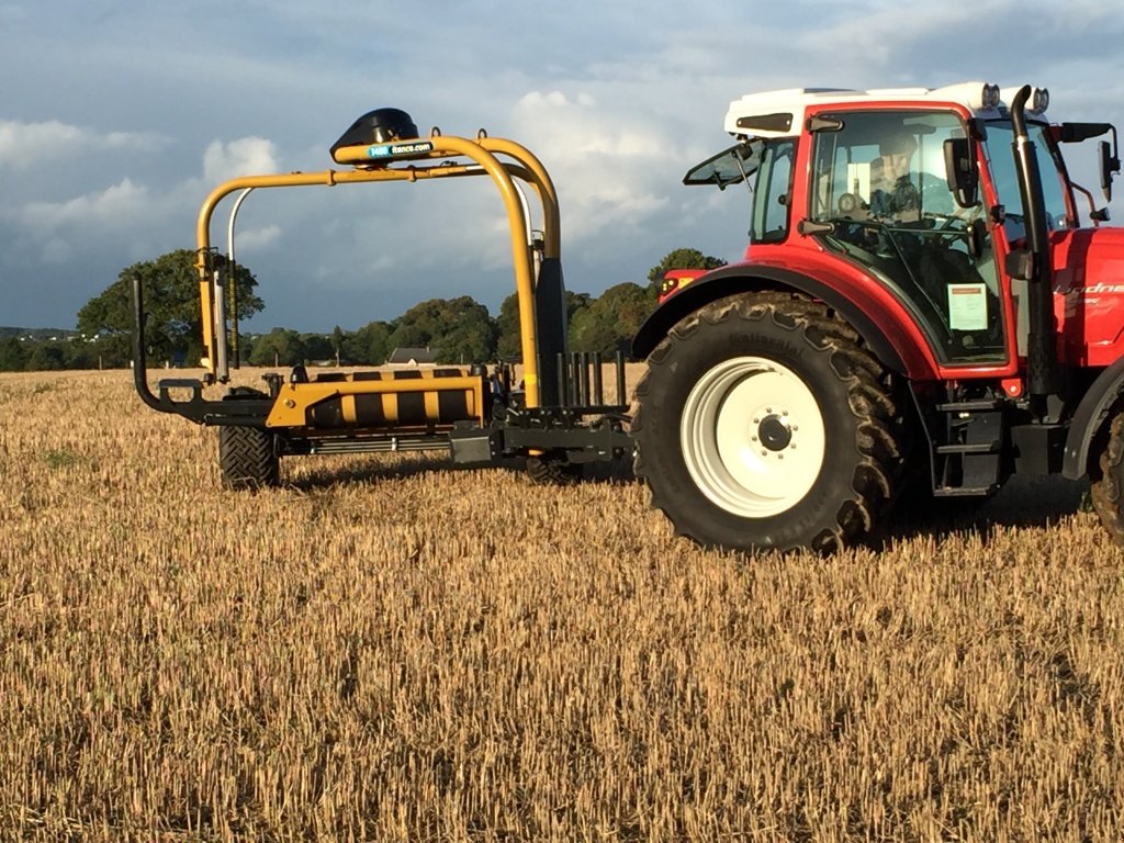 Ballenwickler of the type Tanco 1400 V - Wickeln in Höchstgeschwindigkeit, Neumaschine in Wiesbaden (Picture 7)