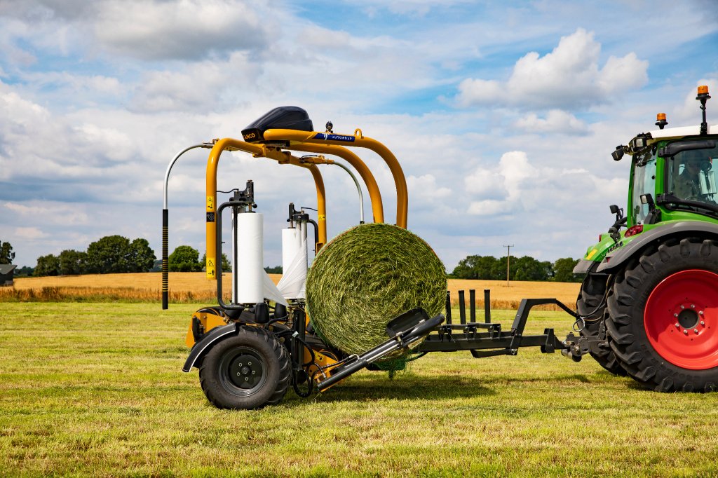 Ballenwickler of the type Tanco 1400 V - Wickeln in Höchstgeschwindigkeit, Neumaschine in Wiesbaden (Picture 4)
