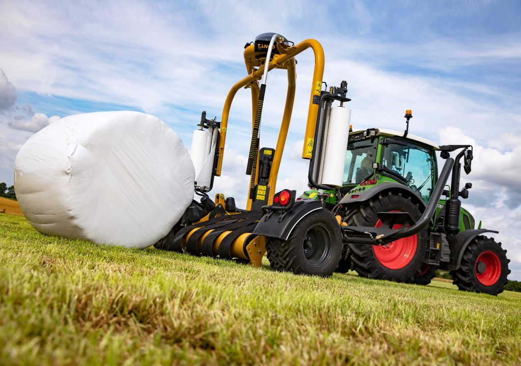 Ballenwickler of the type Tanco 1400 V - Wickeln in Höchstgeschwindigkeit, Neumaschine in Wiesbaden (Picture 5)