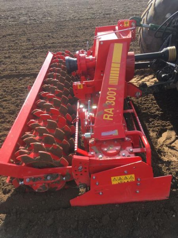 Kreiselegge of the type Minos Agri Kreiselegge T-DRAM 3001 mit Packerwalze, Neumaschine in Münstermaifeld (Picture 4)