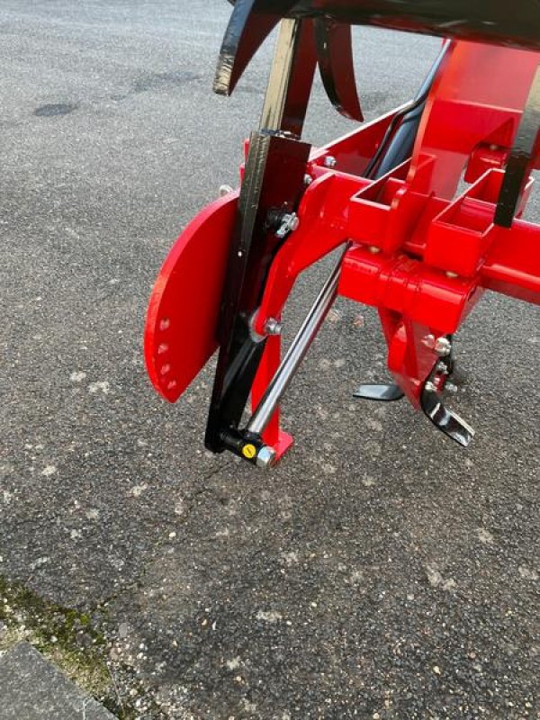 Tiefenlockerer of the type Minos Agri Untergrundlockerer mit Drehrechen GB 5, Neumaschine in Münstermaifeld (Picture 5)