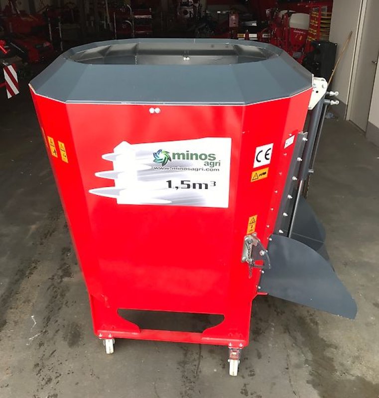 Futtermischwagen Türe ait Minos Agri Futtermischwagen T-DYKM 1,5, Neumaschine içinde Münstermaifeld (resim 5)