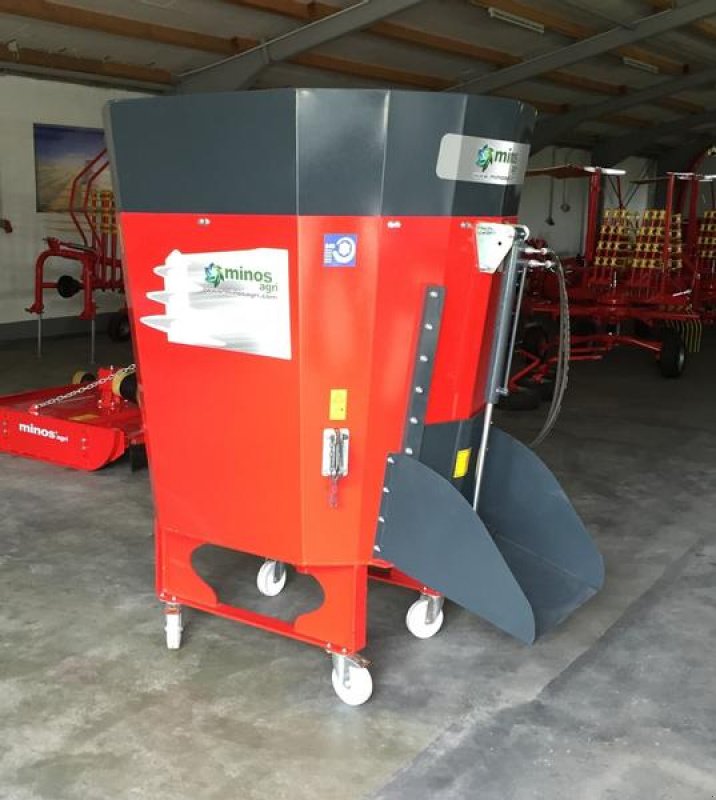 Futtermischwagen of the type Minos Agri Futtermischwagen T-DYKM 2,0, Neumaschine in Münstermaifeld (Picture 8)