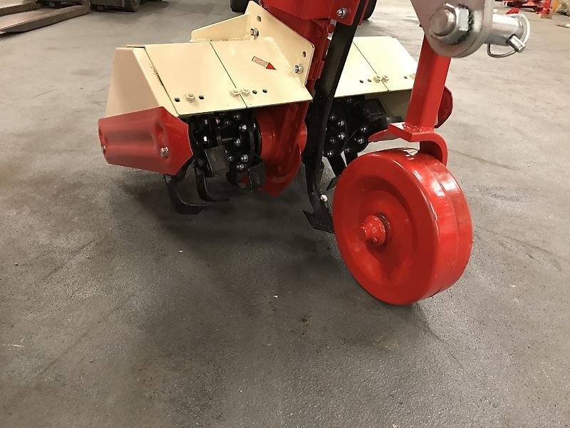 Bodenfräse van het type Minos Agri Reihenfräse T-SCM-5-A, Neumaschine in Münstermaifeld (Foto 13)