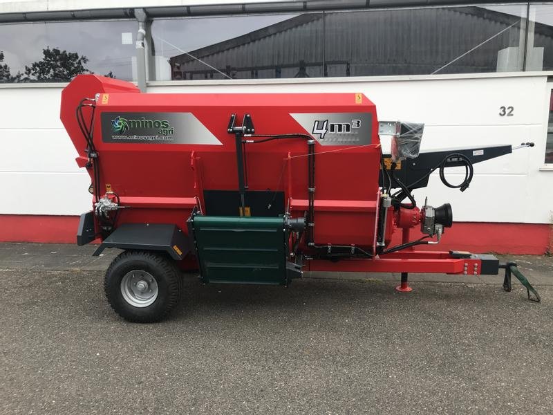 Futtermischwagen of the type Minos Agri Futtermischwagen T-YYKM 4K, Neumaschine in Münstermaifeld (Picture 1)