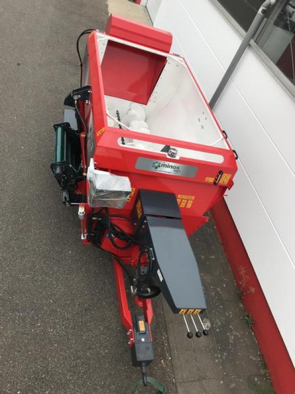 Futtermischwagen of the type Minos Agri Futtermischwagen T-YYKM 4K, Neumaschine in Münstermaifeld (Picture 7)