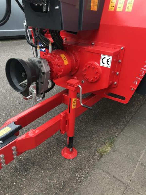 Futtermischwagen of the type Minos Agri Futtermischwagen T-YYKM 4K, Neumaschine in Münstermaifeld (Picture 9)