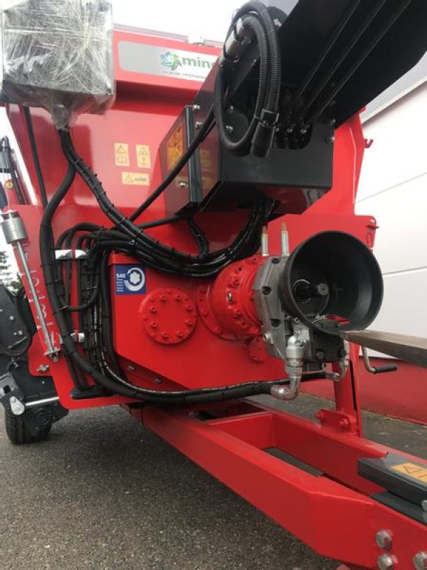 Futtermischwagen of the type Minos Agri Futtermischwagen T-YYKM 4K, Neumaschine in Münstermaifeld (Picture 8)