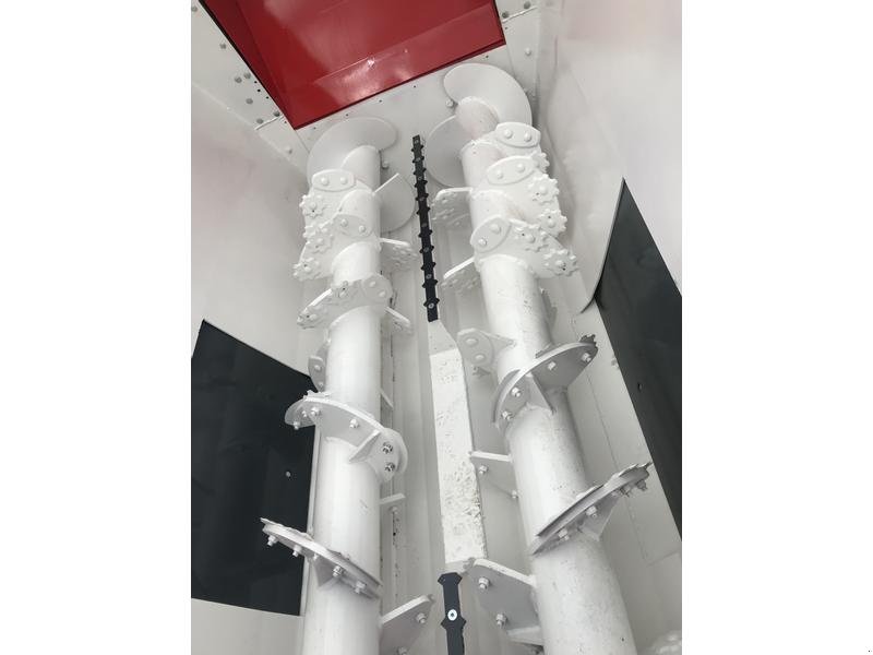 Futtermischwagen of the type Minos Agri Futtermischwagen T-YYKM 4K, Neumaschine in Münstermaifeld (Picture 5)