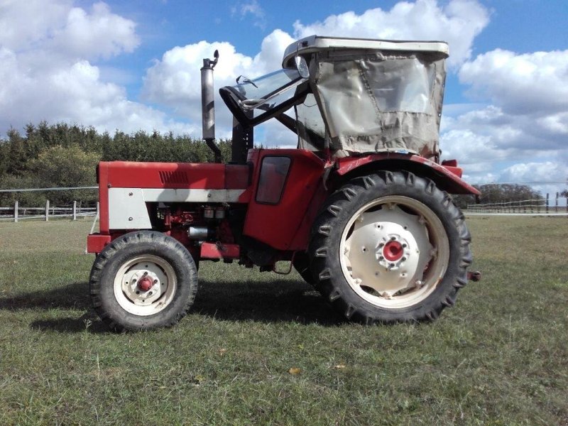 Traktor des Typs Case IH 453 mit Mähbalken, Gebrauchtmaschine in Blieskastel (Bild 1)