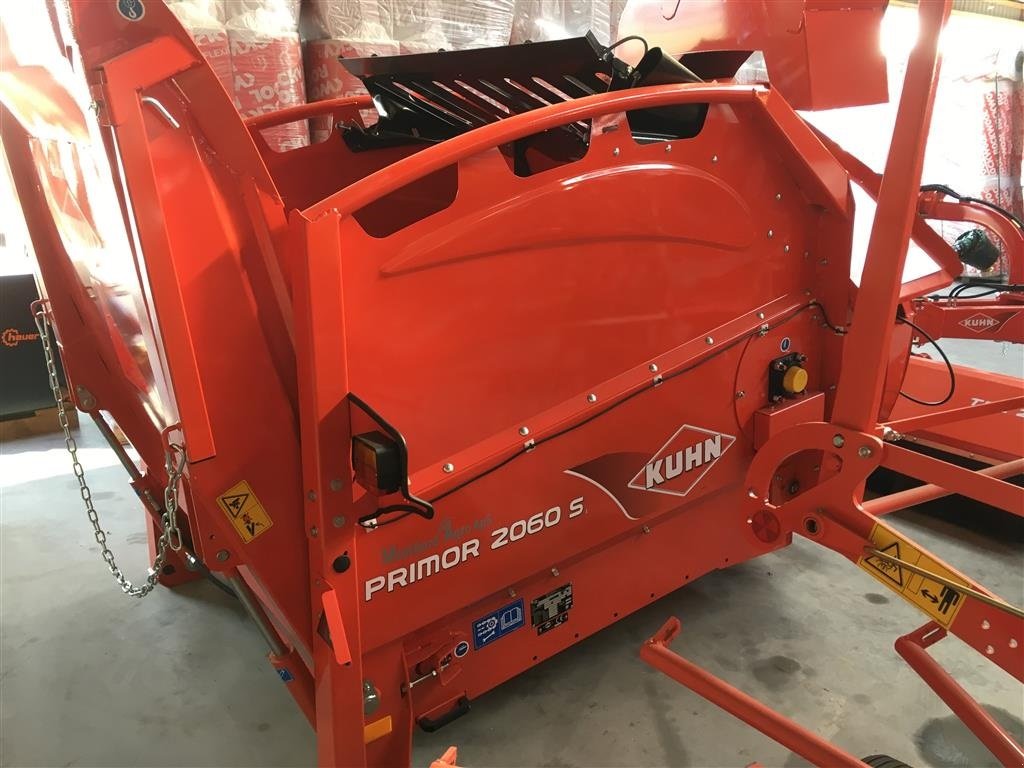 Einstreutechnik Türe ait Kuhn PRIMOR 2060 S Ny model med dobbeltsvøb og forstærket bundkæde, Gebrauchtmaschine içinde Løgstør (resim 2)