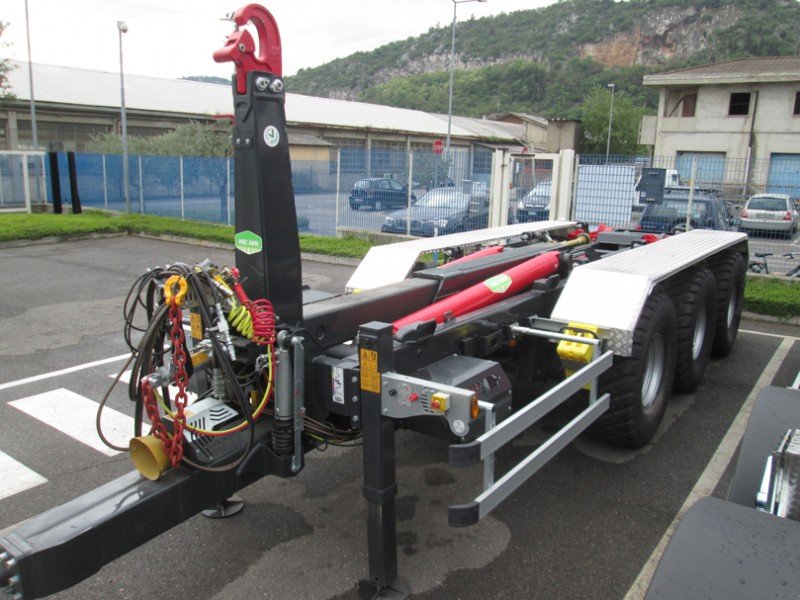 Abrollcontainer del tipo MEC-AGRI Roagna, Neumaschine In Mondovi (Immagine 1)