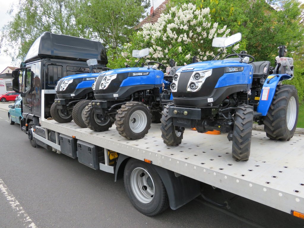 Kommunaltraktor typu Solis 20, Neumaschine v Sommerach (Obrázek 15)