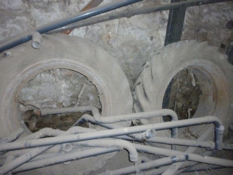 Reifen Türe ait Sonstige 13,6-38", Gebrauchtmaschine içinde Egtved (resim 1)