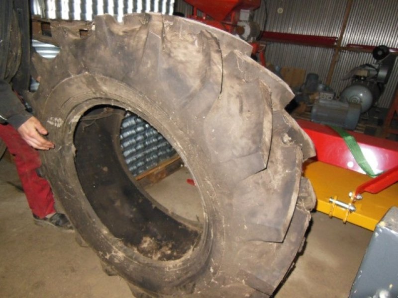 Reifen typu Taurus 360/70 R24, Gebrauchtmaschine v Egtved (Obrázek 2)