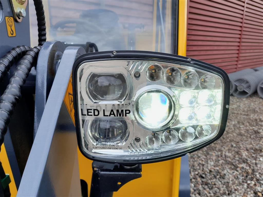 Kompaktlader tip Eurotrac W12S med førerhus, skovl og gafler, Gebrauchtmaschine in Rødekro (Poză 8)