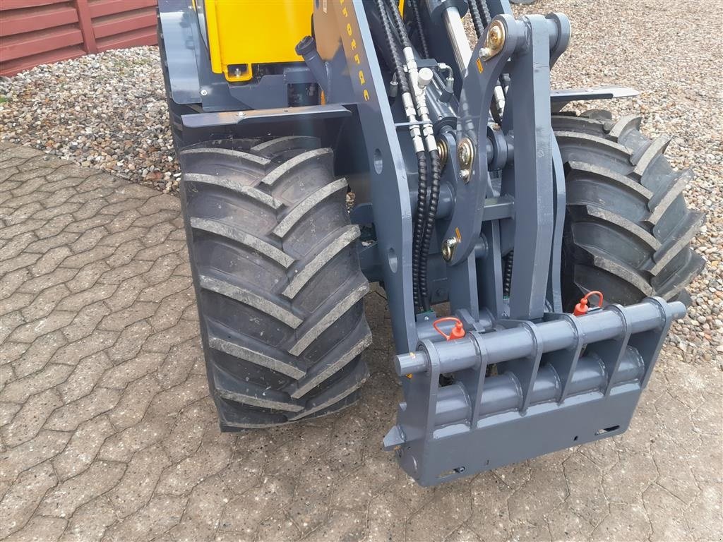 Kompaktlader tip Eurotrac W12S med førerhus, skovl og gafler, Gebrauchtmaschine in Rødekro (Poză 4)