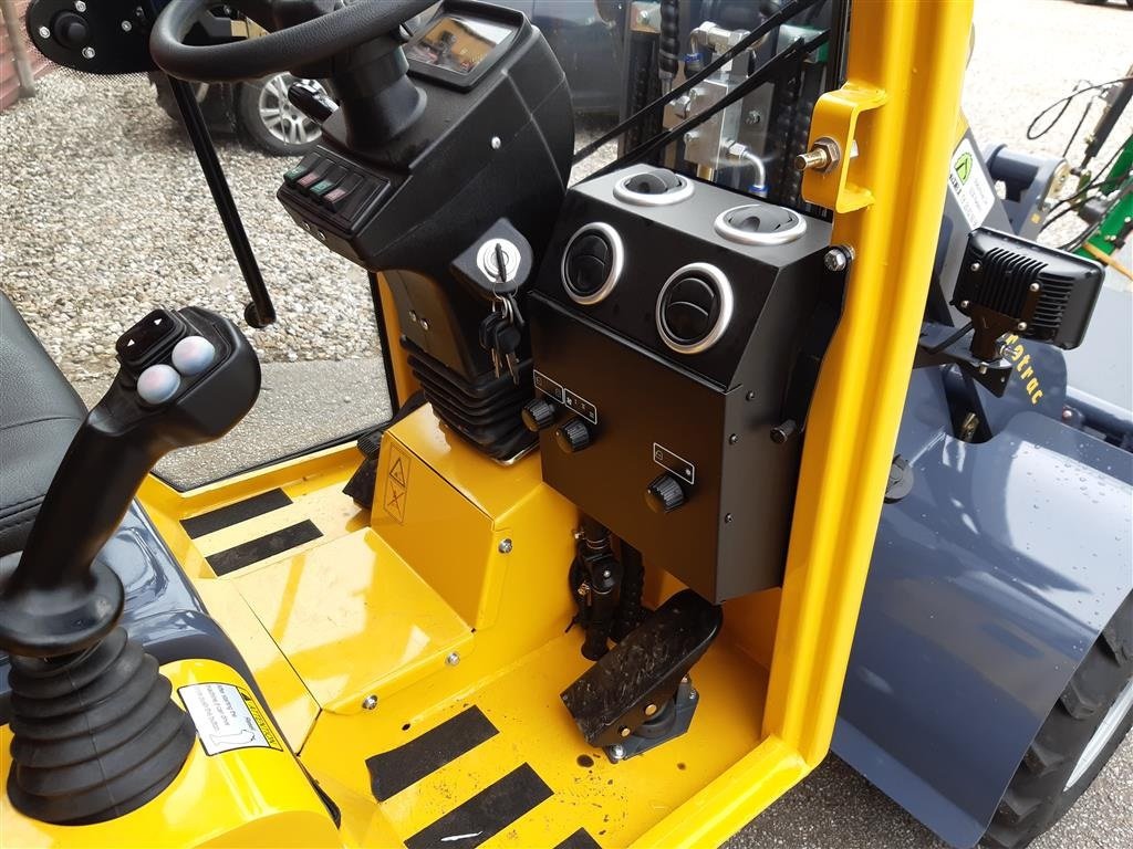 Kompaktlader типа Eurotrac W11 w11 lang arm  førehus, Gebrauchtmaschine в Rødekro (Фотография 15)