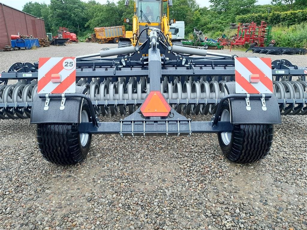 Kreiselegge tip Agro Tom 6 Meter discharve  Agro-Tom 6 m. bugseret disc harve, Gebrauchtmaschine in Rødekro (Poză 9)