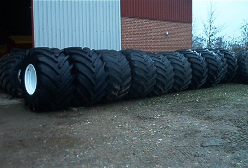 Mähdrescher of the type CLAAS 1050/50-32 michelin, Gebrauchtmaschine in Hjortshøj (Picture 1)